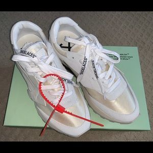 OFF-White c/o Virgil Abloh